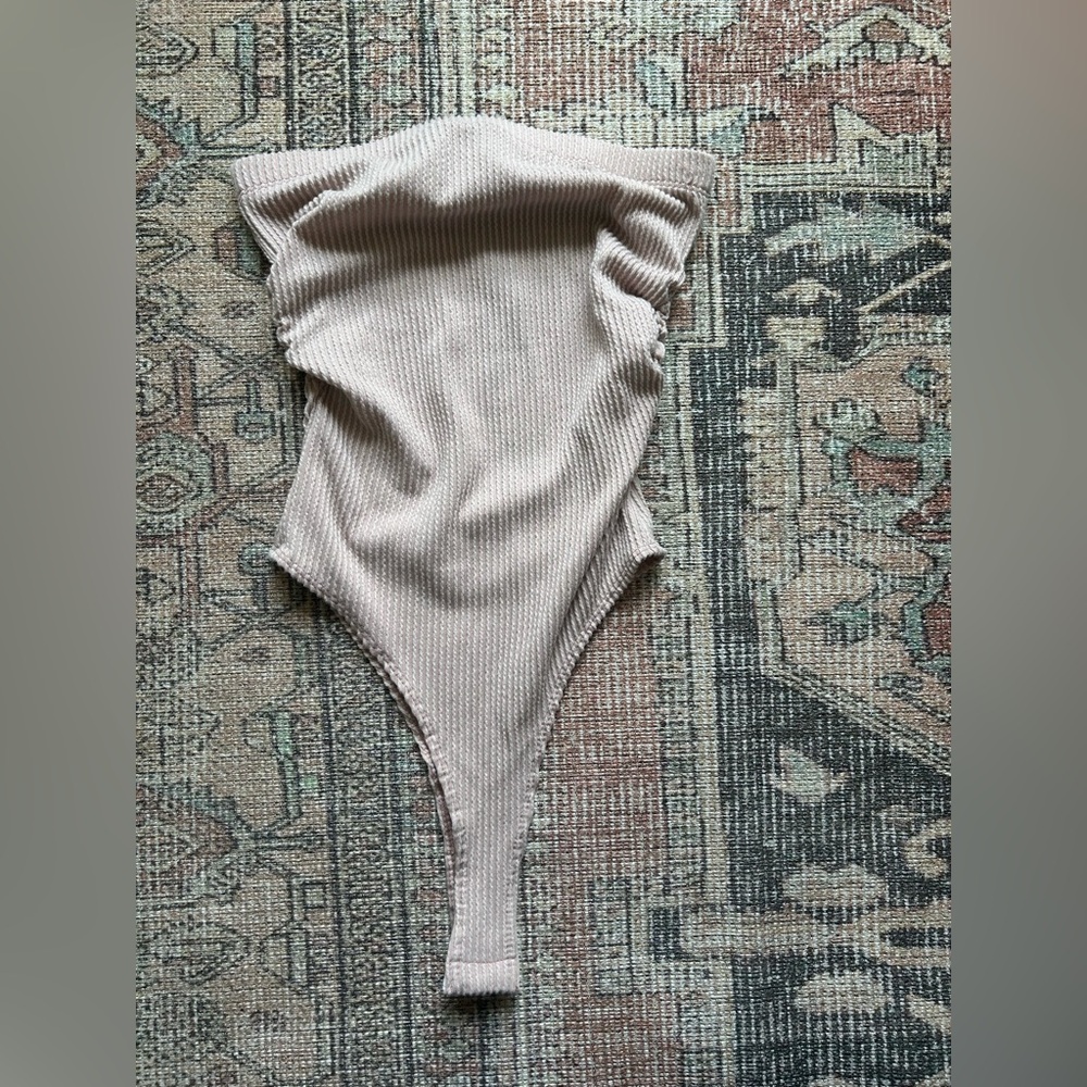 Fashion nova small, ribbed, light pink, strapless bodysuit
